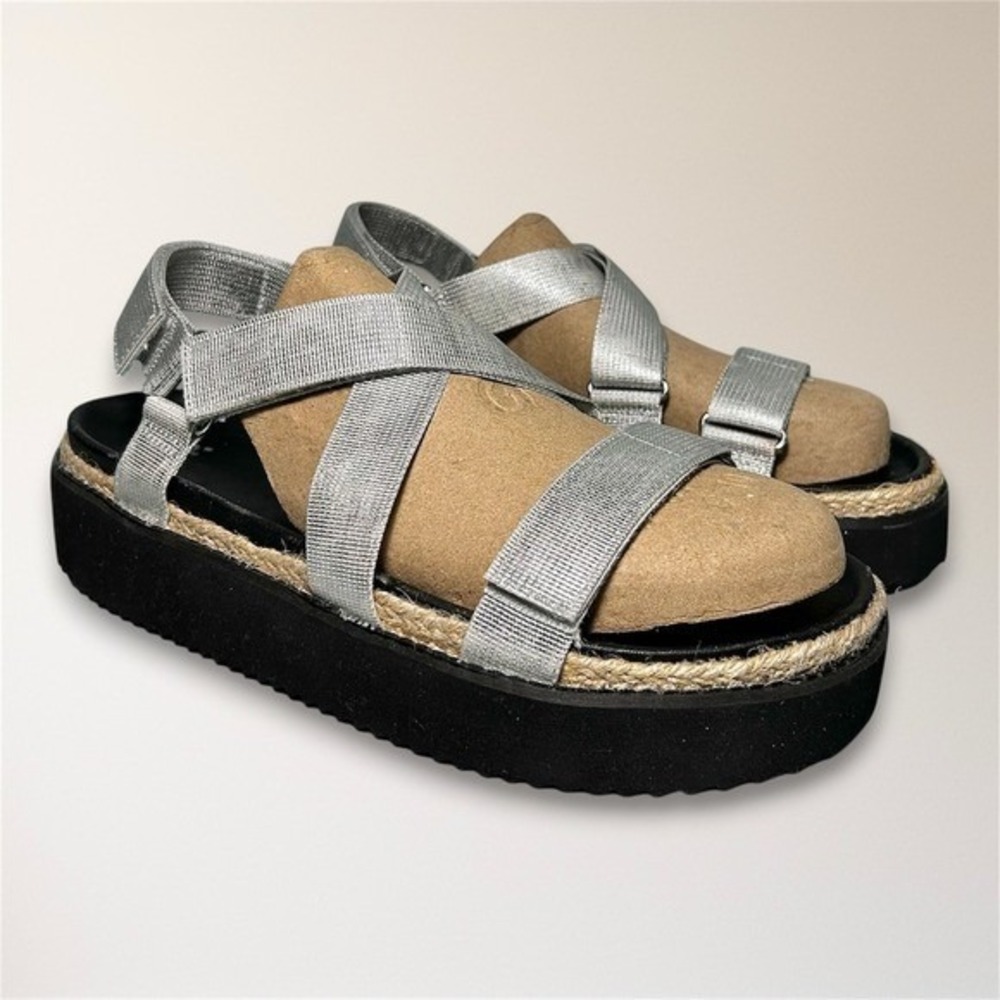 BP Gage 8.5 Silver Black Chunky Sandals Strappy Platform Comfort Travel Resort‎